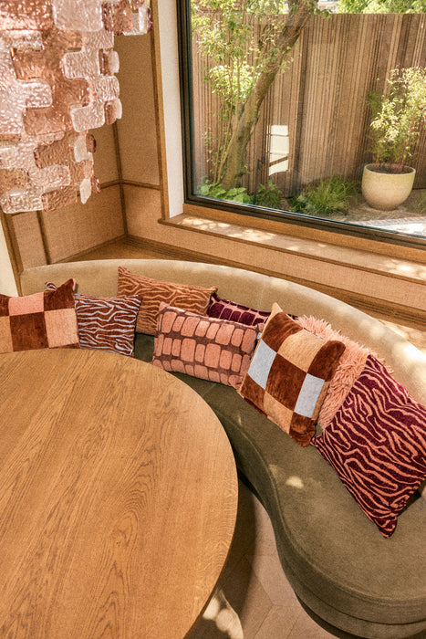 DOGGUO interieur kussen ethnic Bordeaux/Perzik