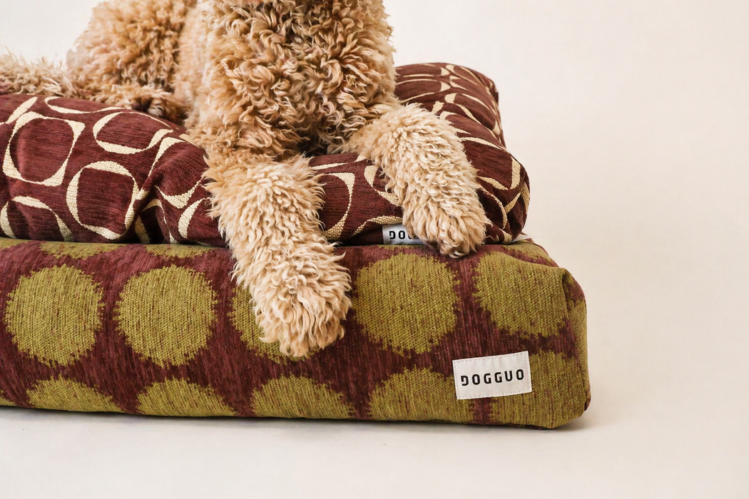 Dogguo hondenkussen - retro print - bruin/geel