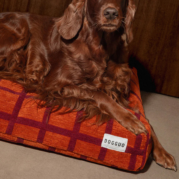 Dogguo hondenkussen - vierkant print - bordeaux oranje