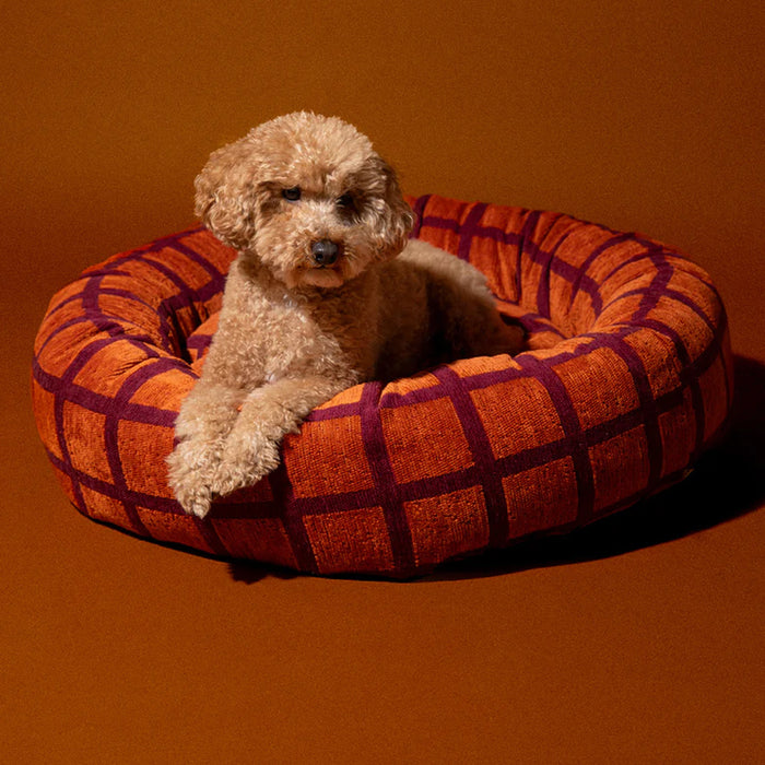 Dogguo donut hondenmand vierkant print bordeaux oranje